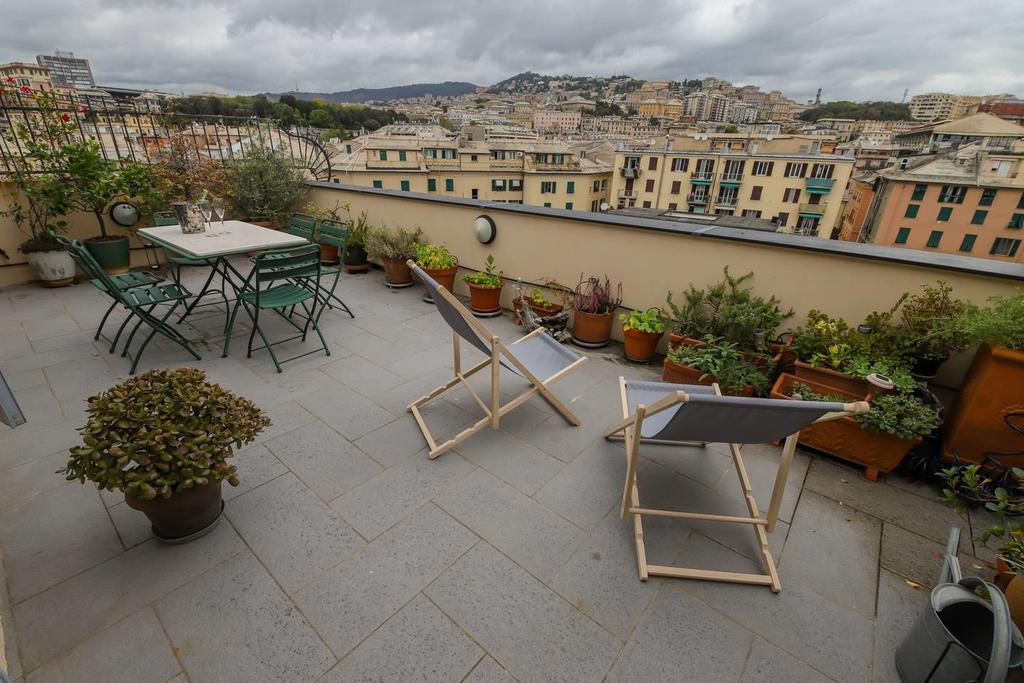 Altido Apt For 3 With Rooftop Balcony And Lovely Cityview Genoa Luaran gambar